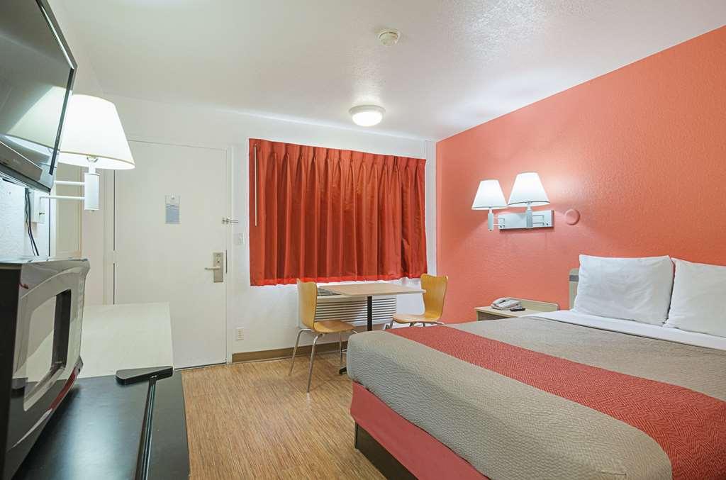 Home 6 Motel توبيكا الغرفة الصورة