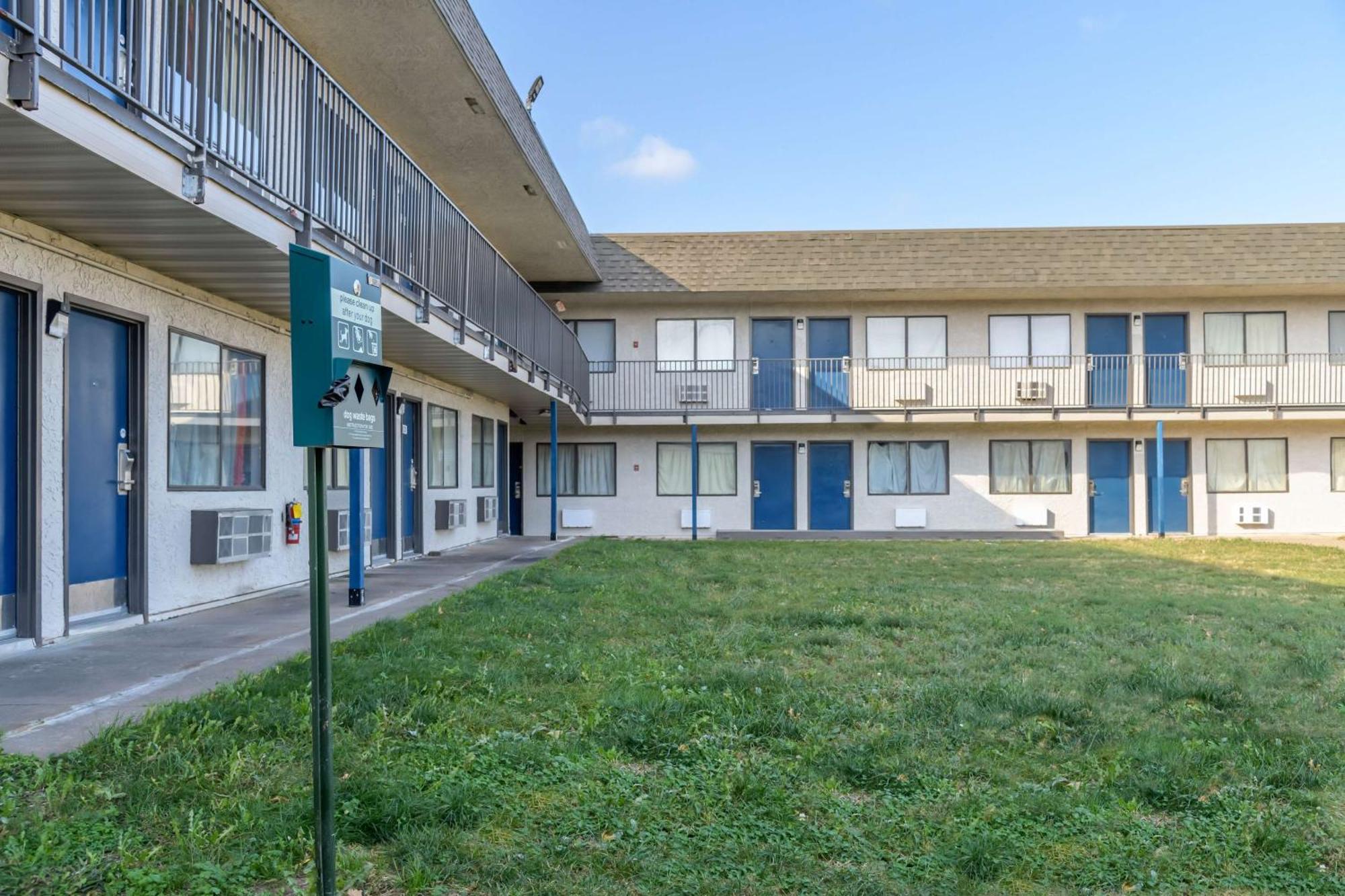Home 6 Motel توبيكا المظهر الخارجي الصورة