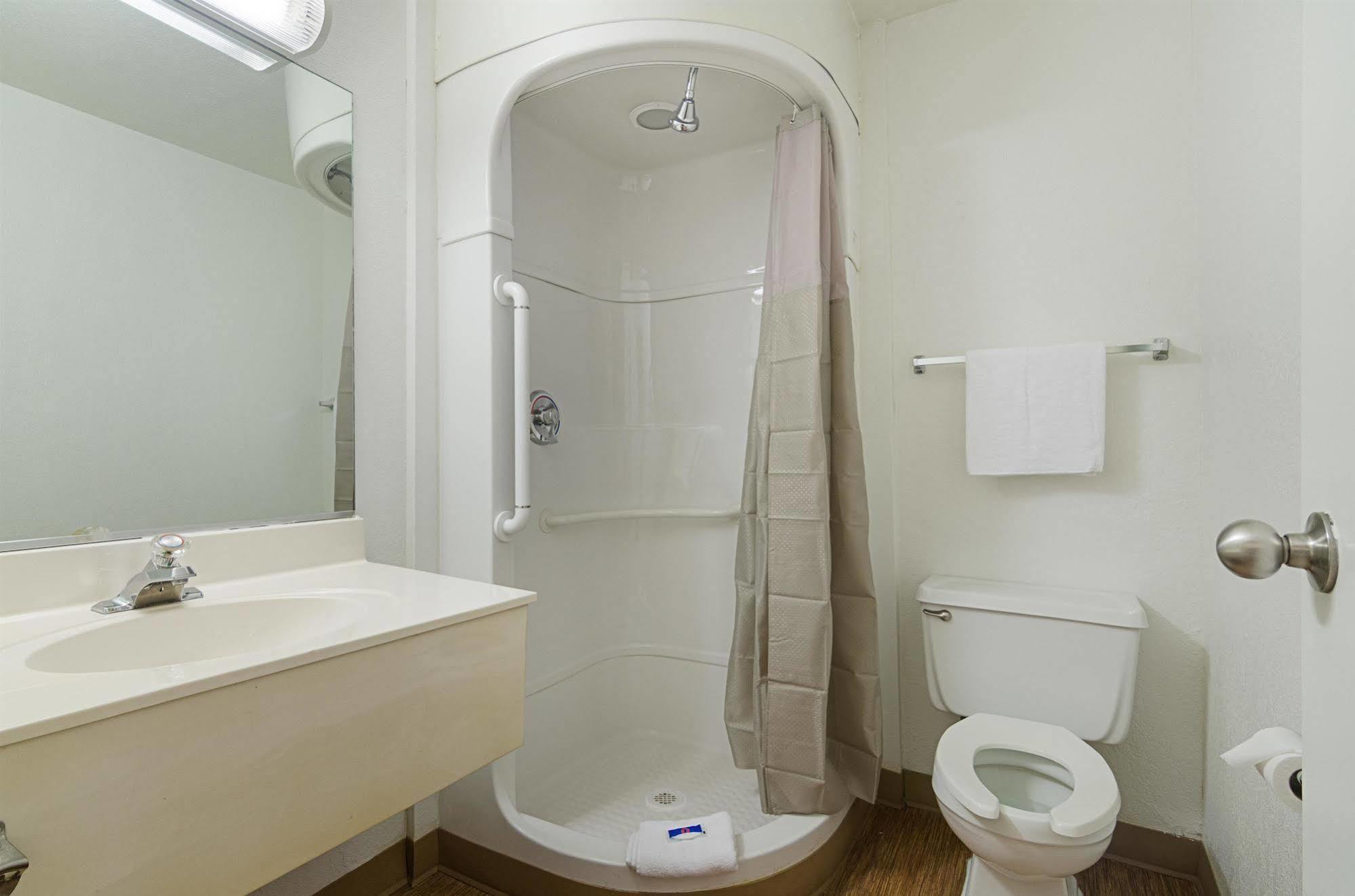 Home 6 Motel توبيكا المظهر الخارجي الصورة