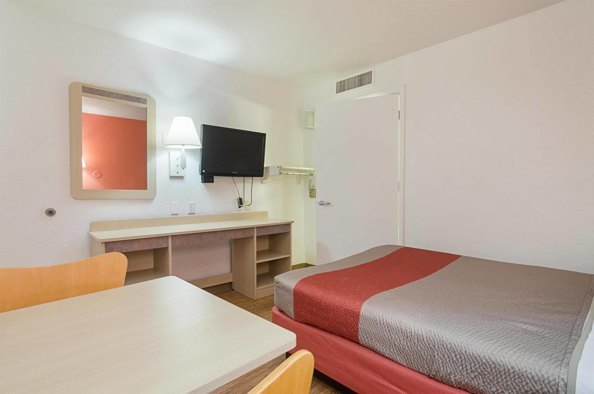 Home 6 Motel توبيكا المظهر الخارجي الصورة